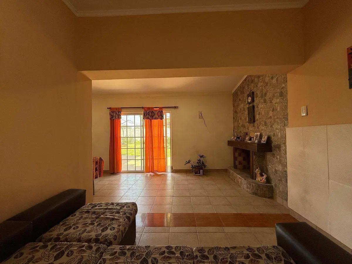 SE VENDE CASA CON QUINCHO Y PILETA EN LARRECHEA 5