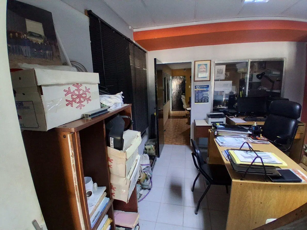 ALQUILER  – Coronda- galpón con local y oficinas 3