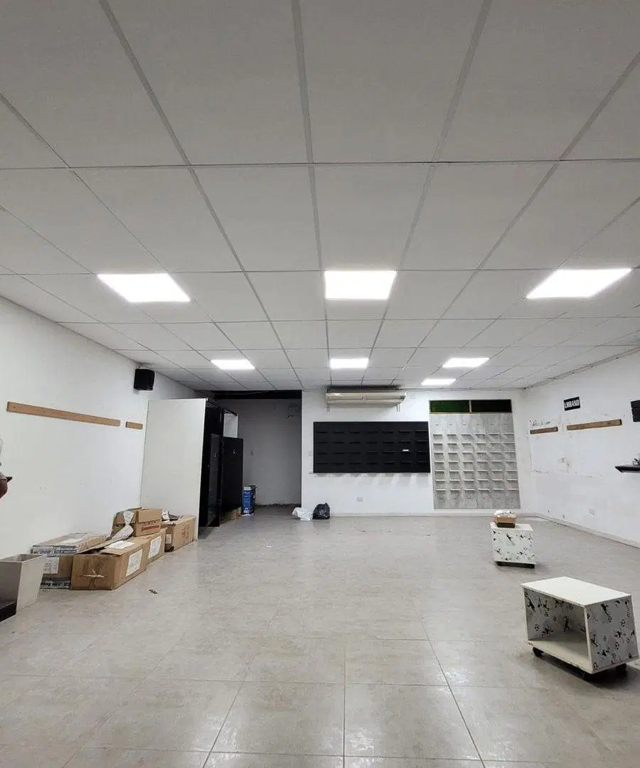 SE VENDE LOCAL COMERCIAL+DEPTO. INTERNO C/ COCHERA 4