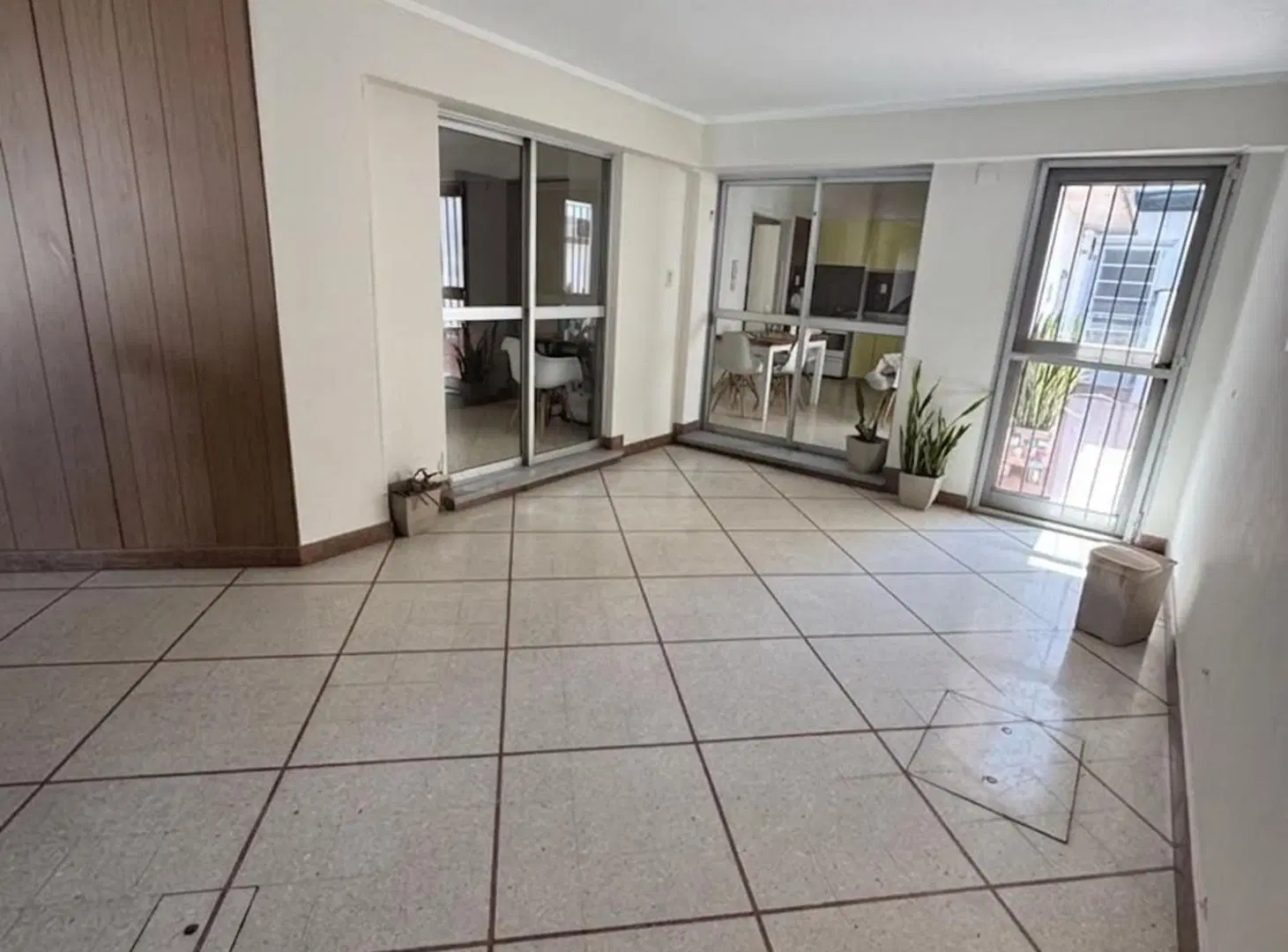 SE VENDE EXCELENTE PLANTA BAJA 3 DORMITORIOS 4