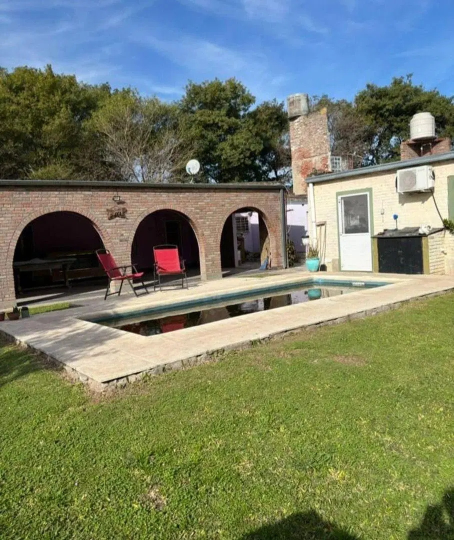SE VENDE CASA EN SANTA TOMÉ CON PILETA 3