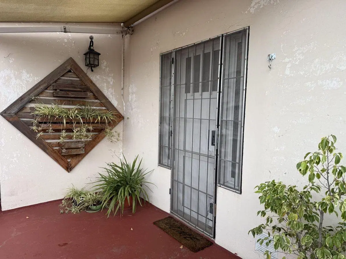 SE VENDE CASA DE 2 DORMITORIOS EN BARRIO ROMA 5