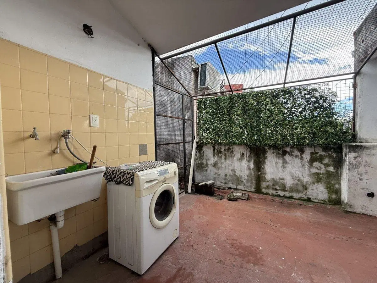 SE VENDE CASA DE 2 DORMITORIOS EN BARRIO ROMA 4