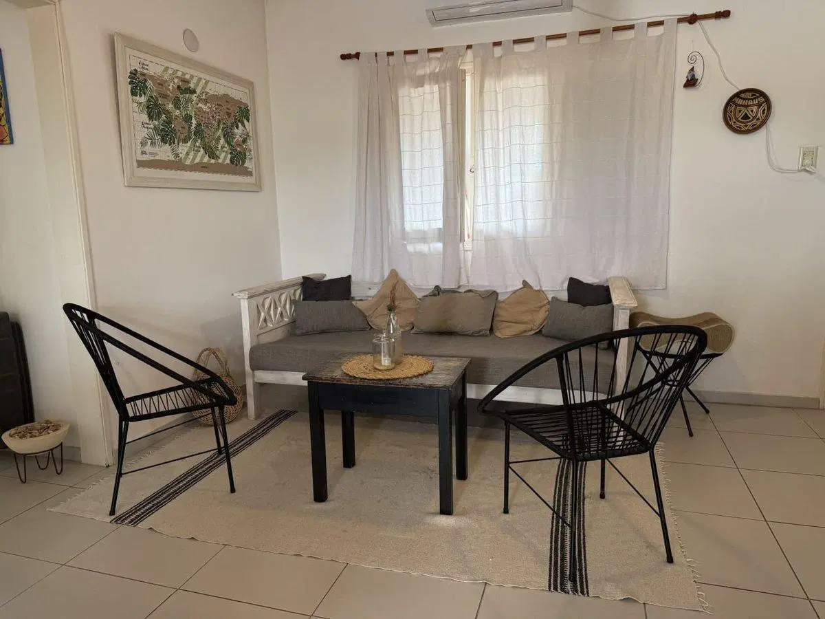 SE VENDE CASA DE 2 DORMITORIOS EN BARRIO ROMA 3