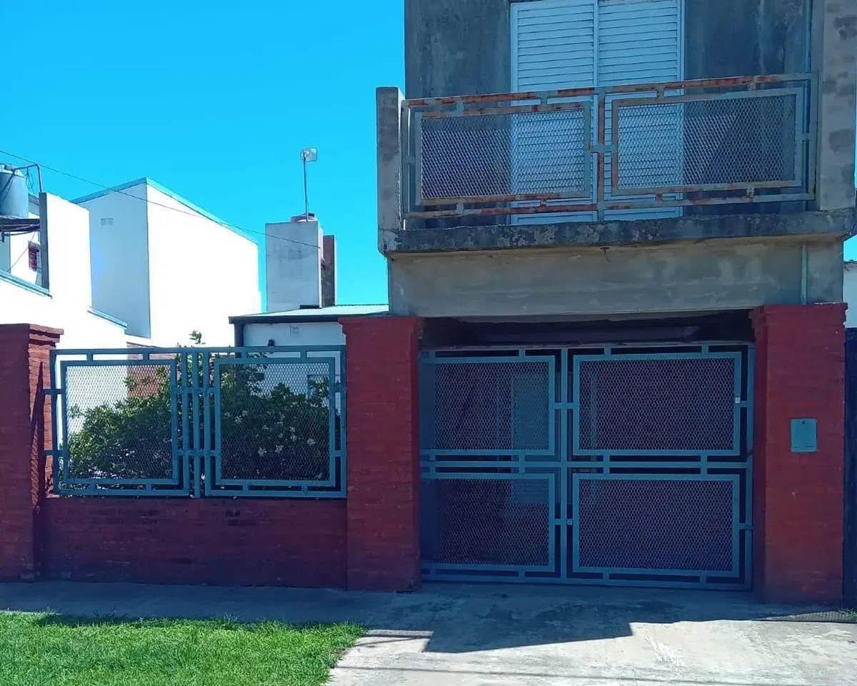 CASA 4 DORMITORIOS Y PATIO EN SANTO TOME 2