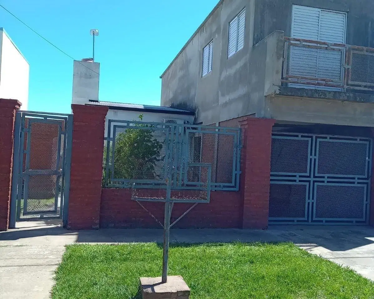CASA 4 DORMITORIOS Y PATIO EN SANTO TOME 5