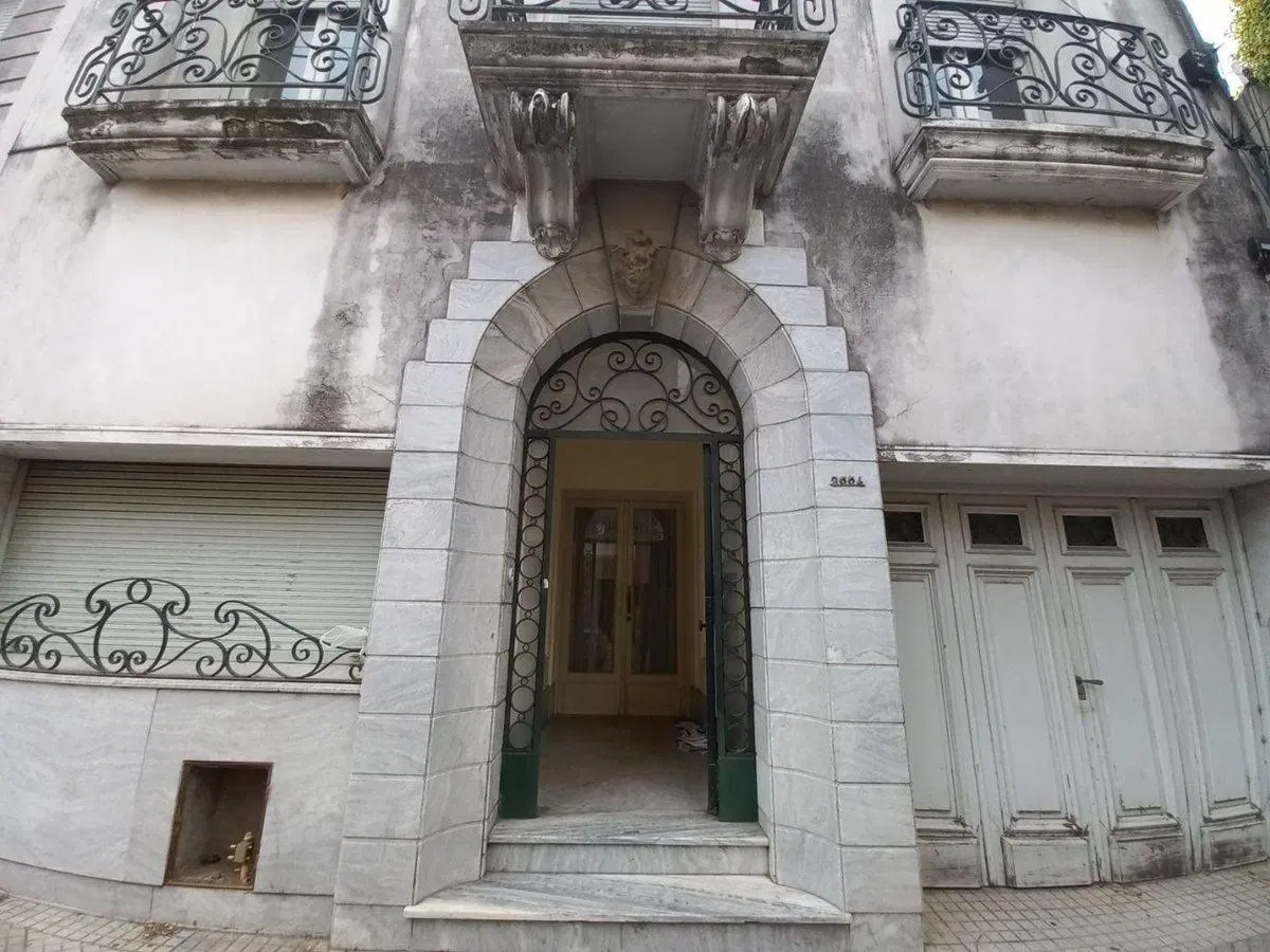 Se vende casa céntrica a metros de la peatonal 4