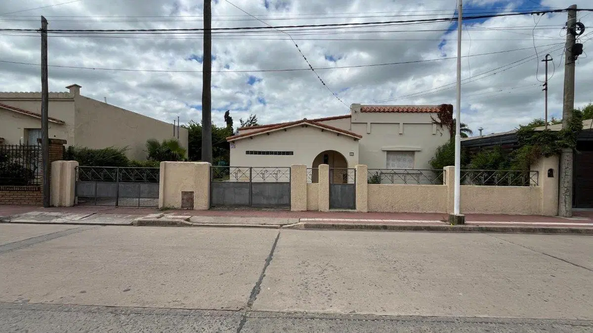 CASA CENTRICA CON 1.000M2 DE TERRENO EN CORONDA! 3