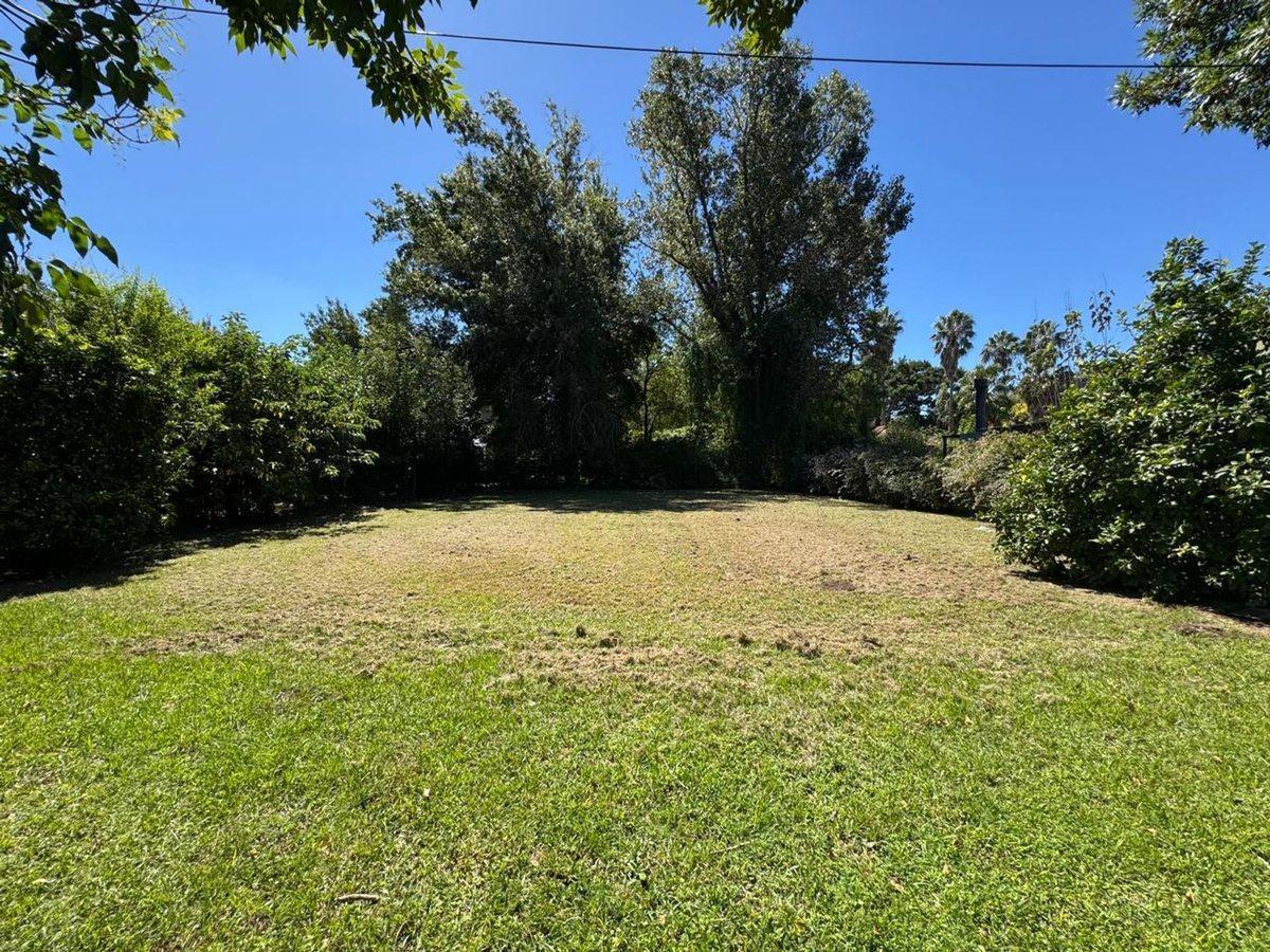SE VENDE TERRENO EN LOS MOLINOS. UBICACION UNICA