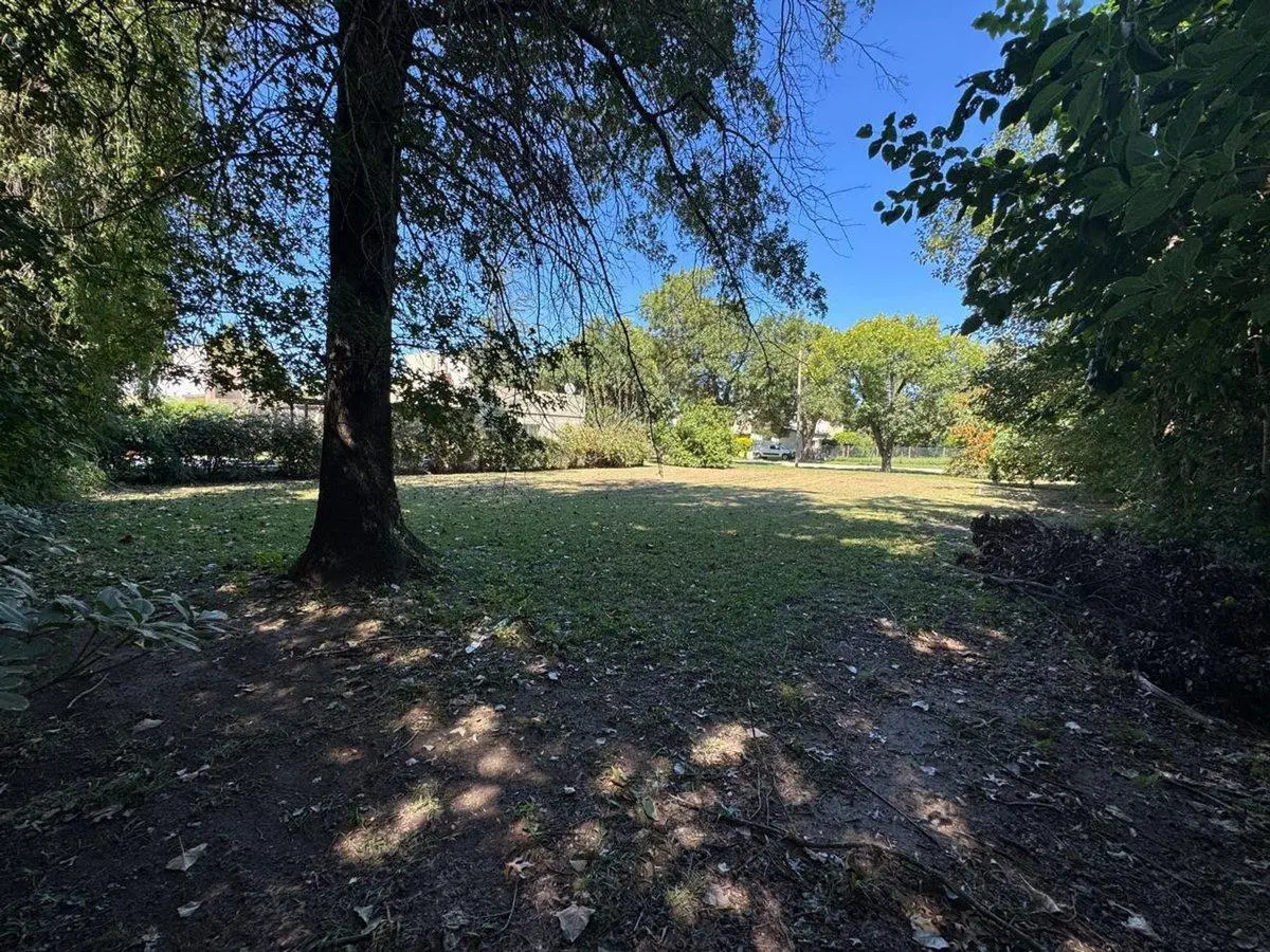 SE VENDE TERRENO EN LOS MOLINOS. UBICACION UNICA 3