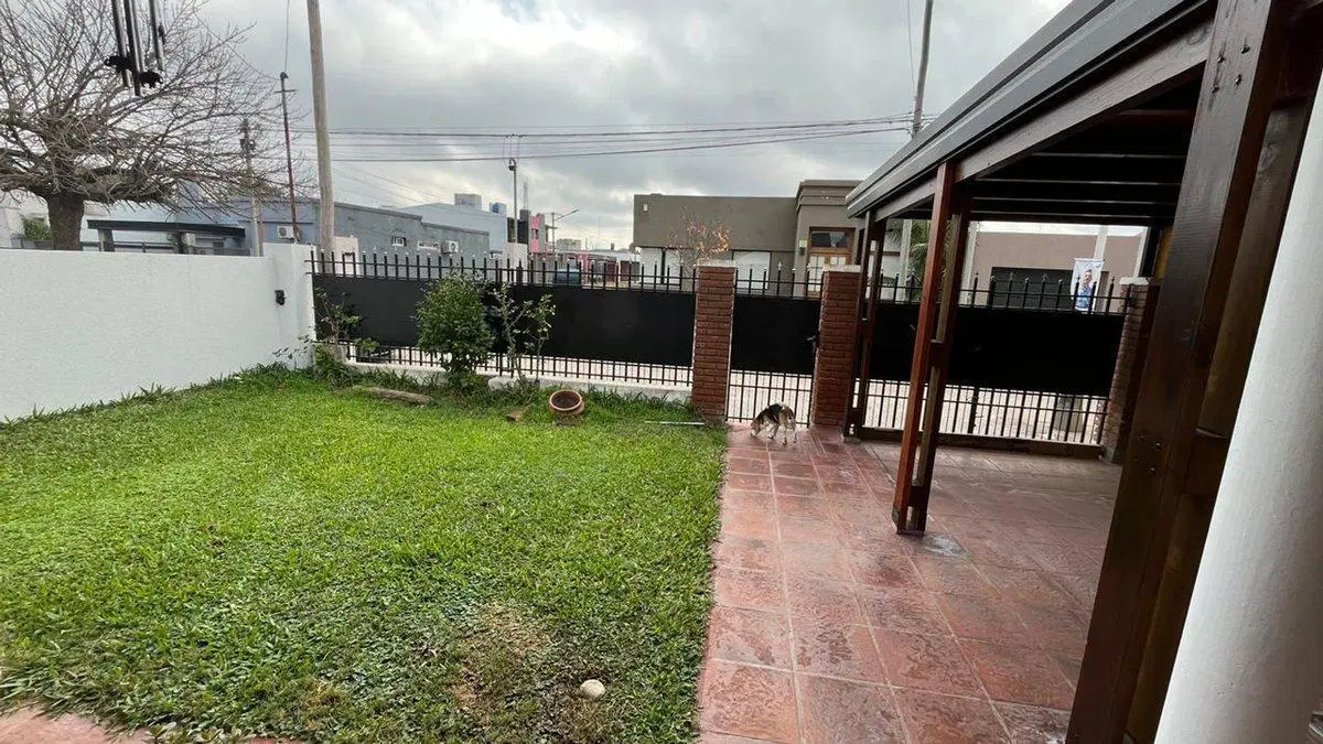 HERMOSA CASA EN VENTA A 1 CUADRA DE LA COSTA 3