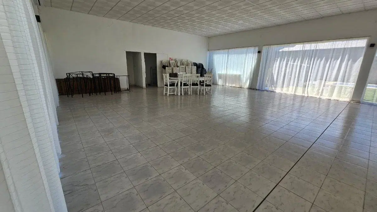 SE VENDE GRAN SALÓN COMERCIAL EN SAUCE VIEJO 2
