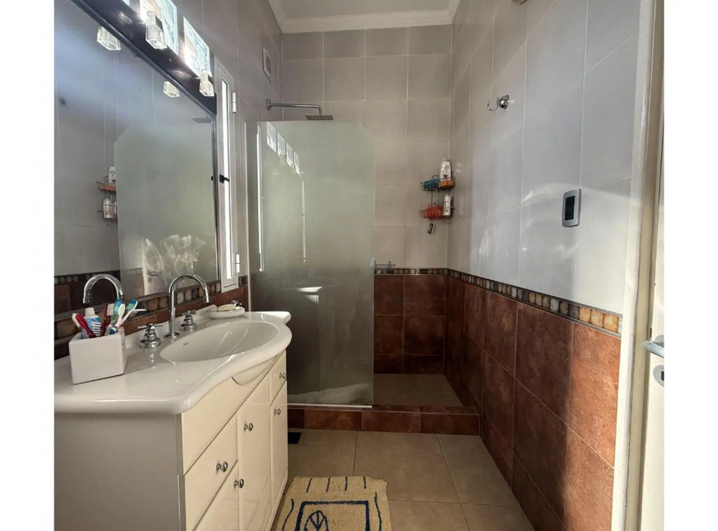 Se VENDE casa de 3 dorm en el centro de Santo Tomé 8
