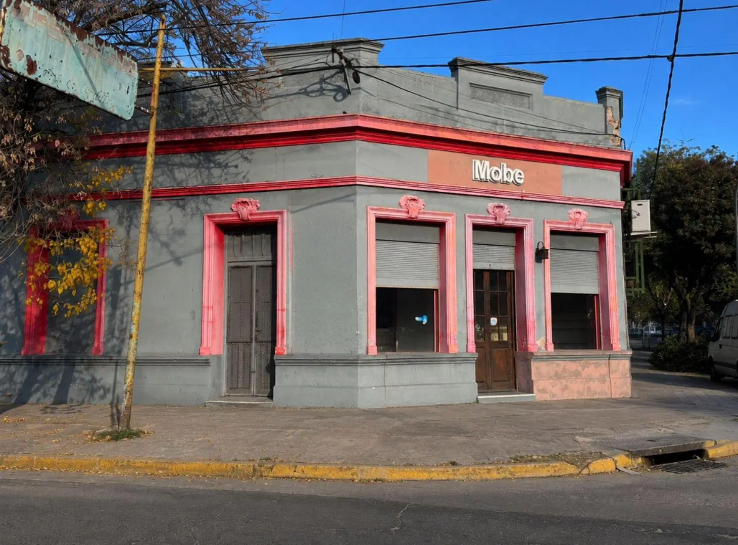 Se ALQUILA local comercial en Santo Tomé 2