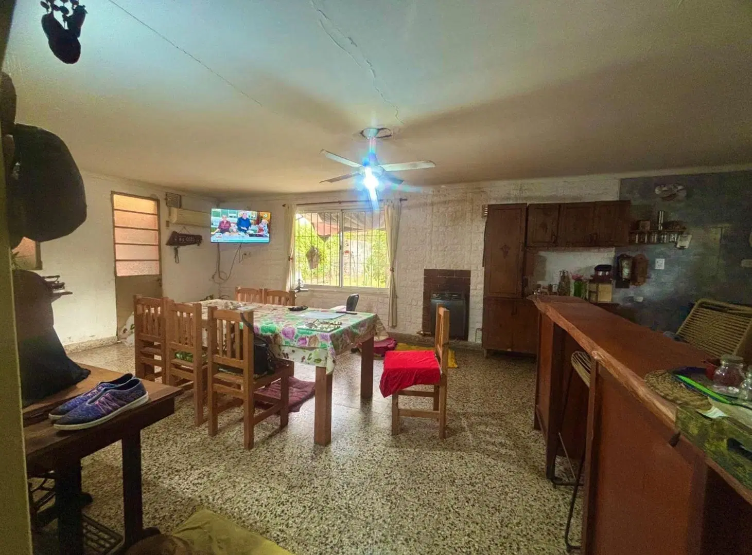 CASA DE EN VENTA CON GRAN TERRENO BARRIO Gral. PAZ 5