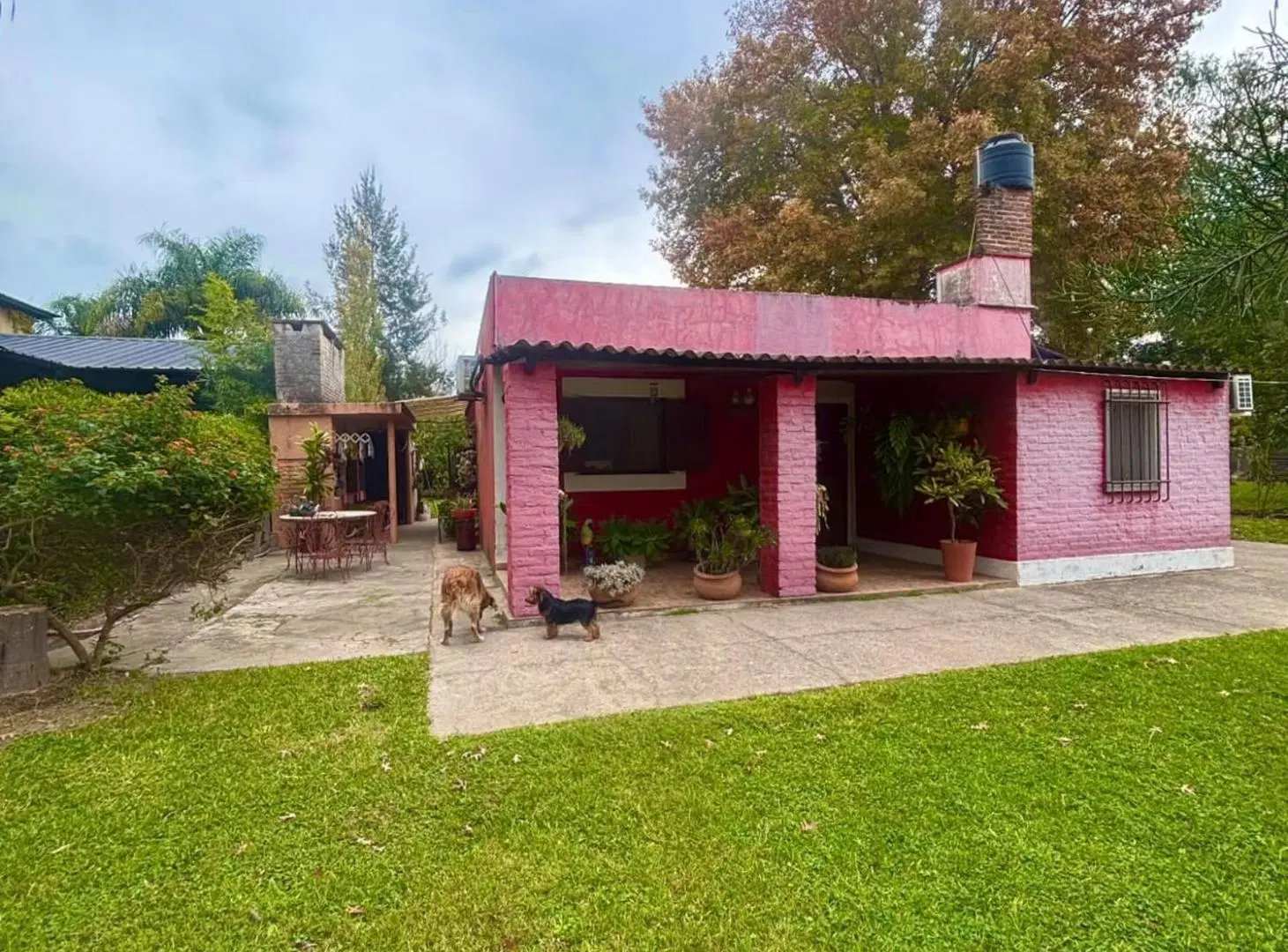 CASA DE EN VENTA CON GRAN TERRENO BARRIO Gral. PAZ 4