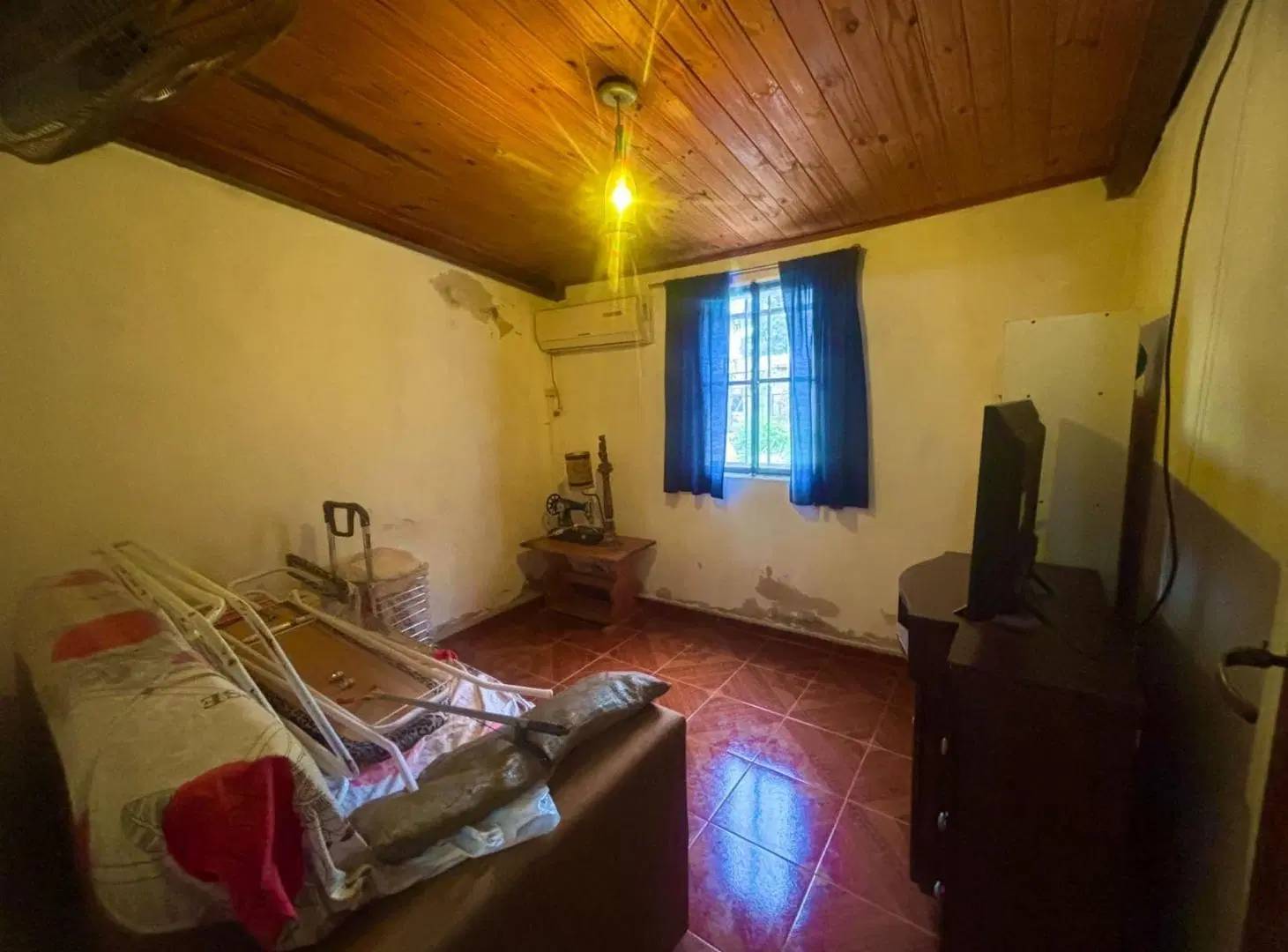CASA DE EN VENTA CON GRAN TERRENO BARRIO Gral. PAZ 2