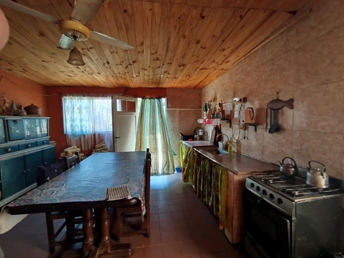 CASA DE 7 AMBIENTES CON TALLER DE AUTOS Y LOCAL 4