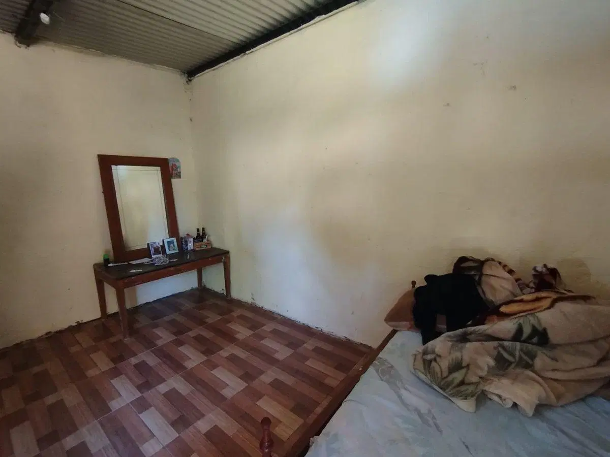 CASA DE 7 AMBIENTES CON TALLER DE AUTOS Y LOCAL 5