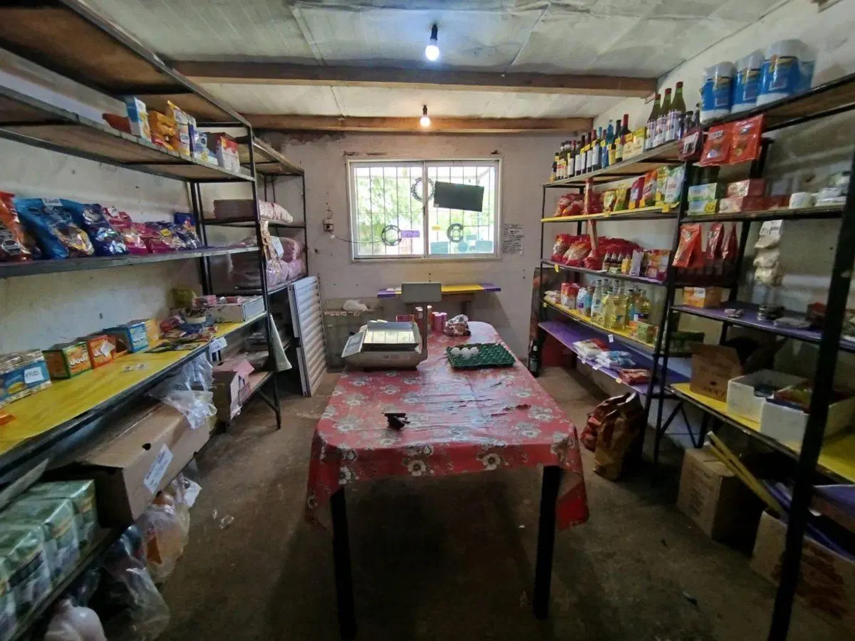 CASA DE 7 AMBIENTES CON TALLER DE AUTOS Y LOCAL 8