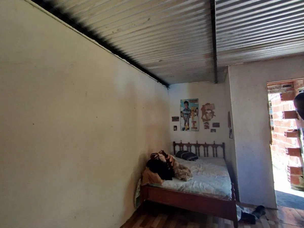 CASA DE 7 AMBIENTES CON TALLER DE AUTOS Y LOCAL 2