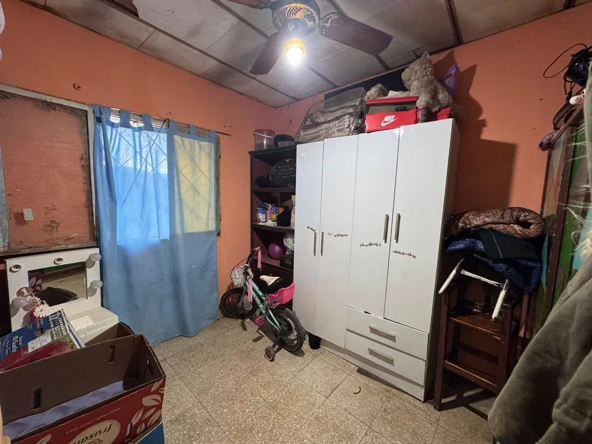 SE VENDE CASA 2 DORMITORIOS EN RECREO 3