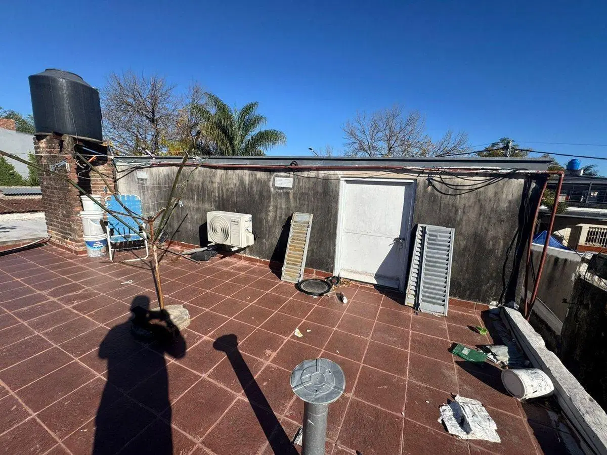 SE VENDE CASA DOS DORMITORIOS Y COCHERA 5