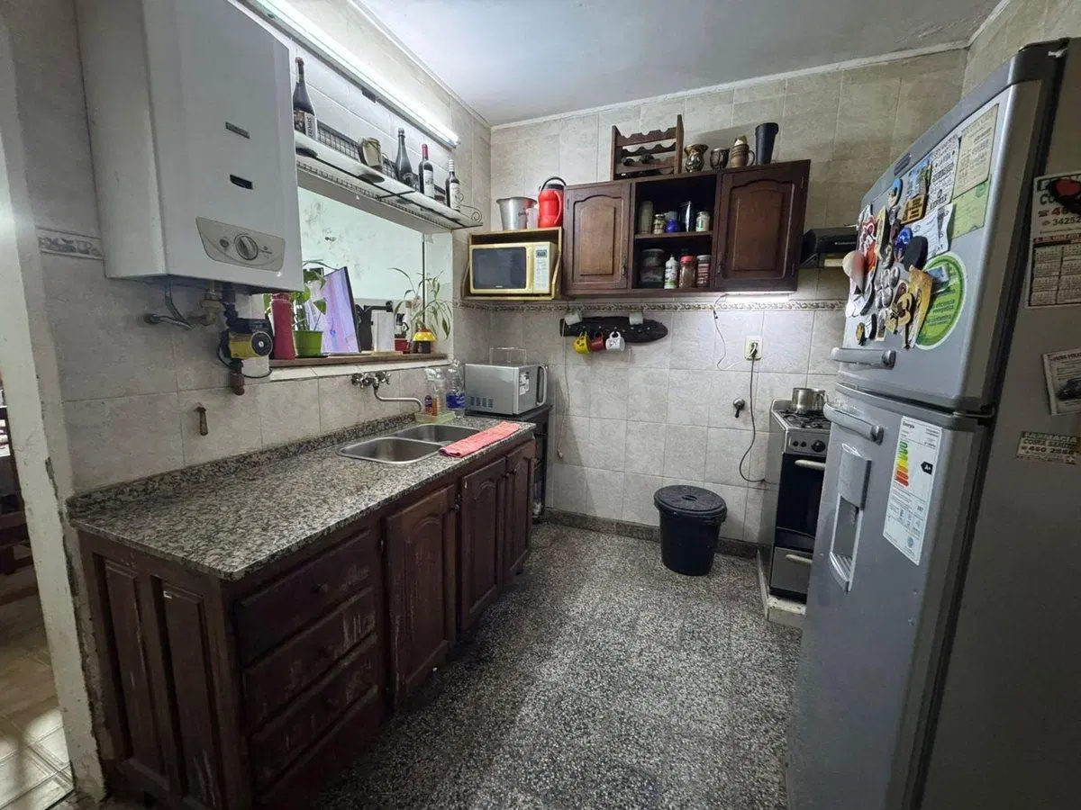 SE VENDE CASA DOS DORMITORIOS Y COCHERA 3