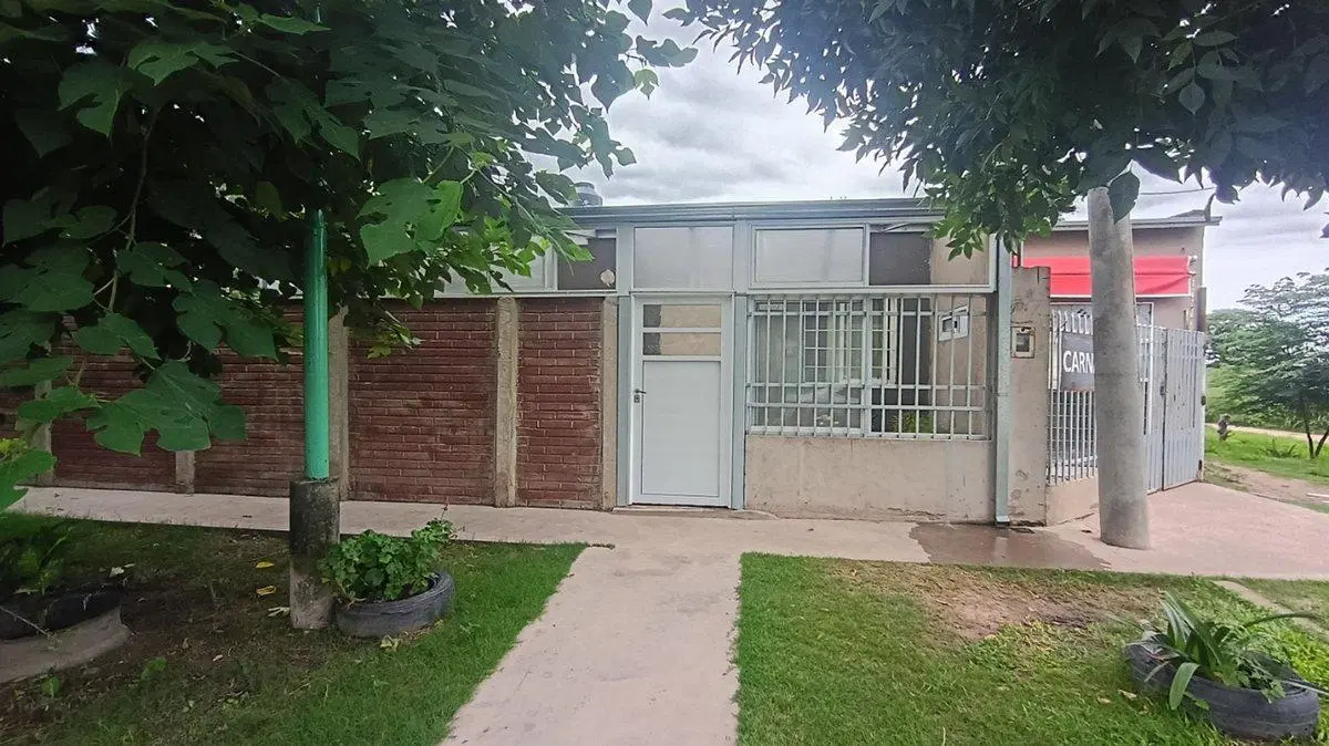 CASA DE 2 DORMITORIOS Y LOCAL EN SANTO TOME 4
