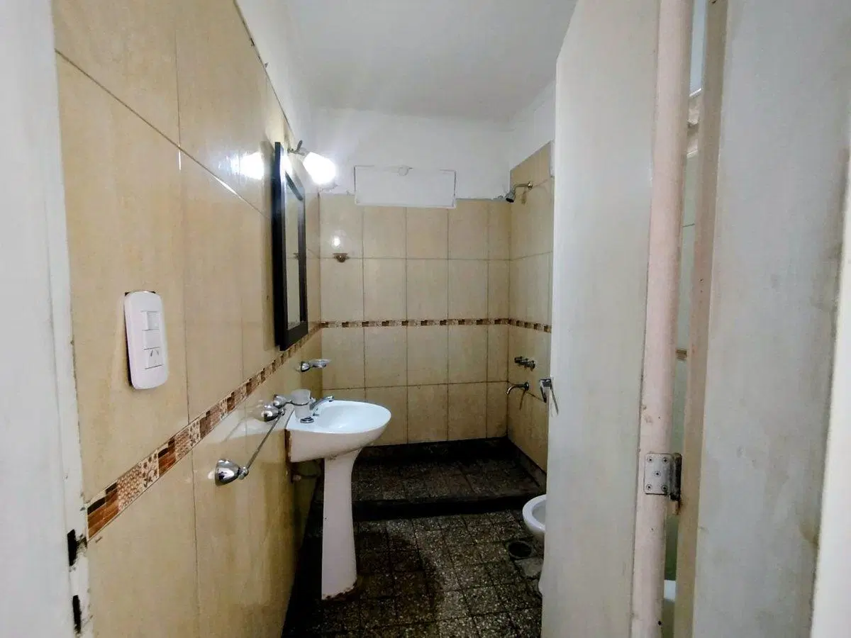 CASA 3 DORM. CON LOCAL, A METROS DE AV. RICHIERI 3
