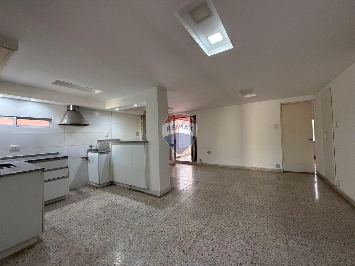 Foto de CASA EN VENTA CON SALONES COMERCIALES AL FRENTE., imagen 1