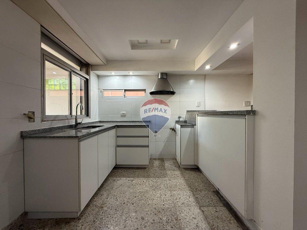 Foto de CASA EN VENTA CON SALONES COMERCIALES AL FRENTE., imagen 4