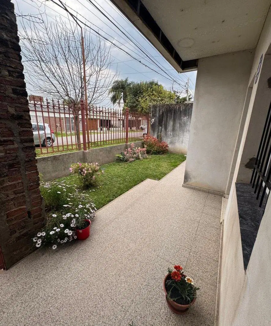 SE VENDE CASA CON DPTO PLANTA ALTA EN SANTA FE 2