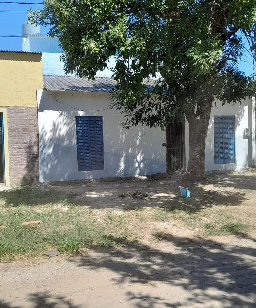 VENTA CASA Y DPTOS EN ADELINA OESTE 8