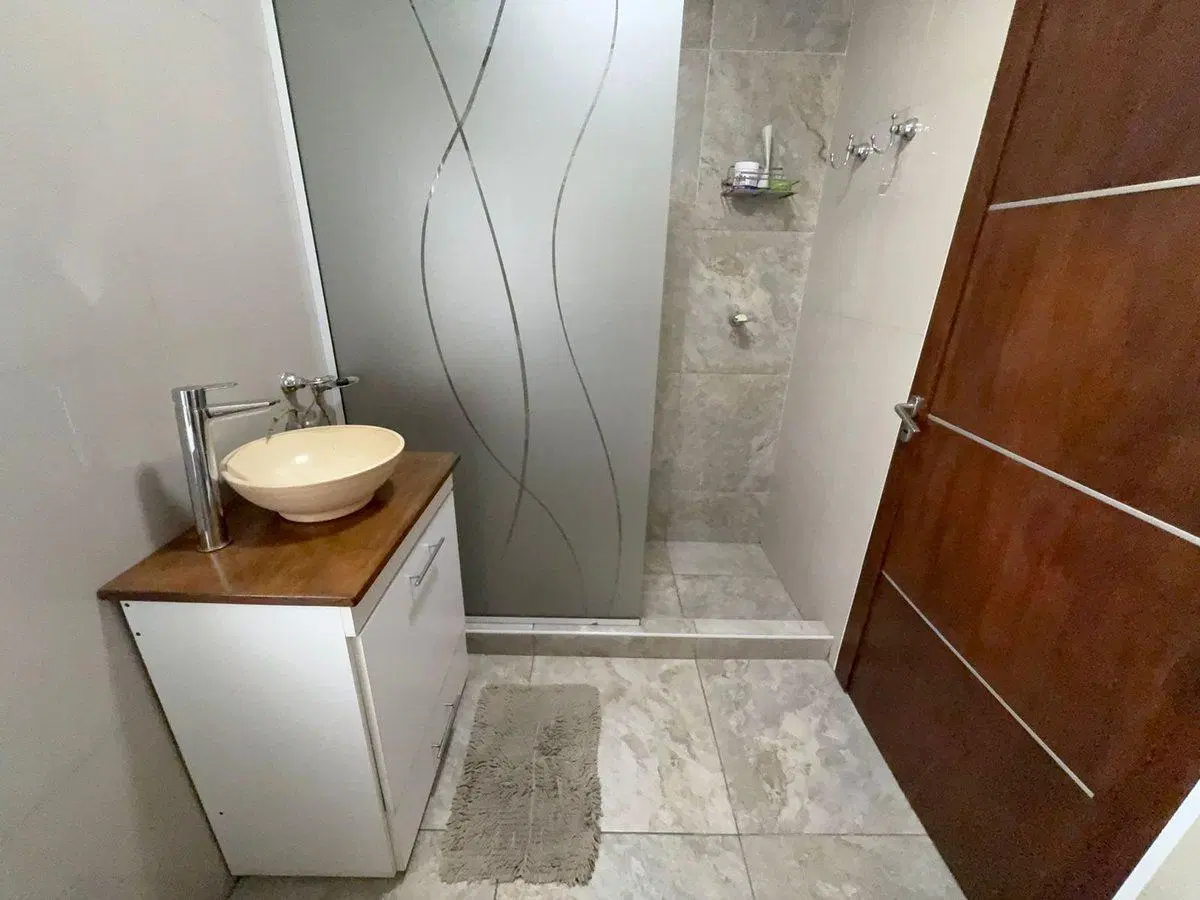 Casa moderna, funcional y en excelente estado 2