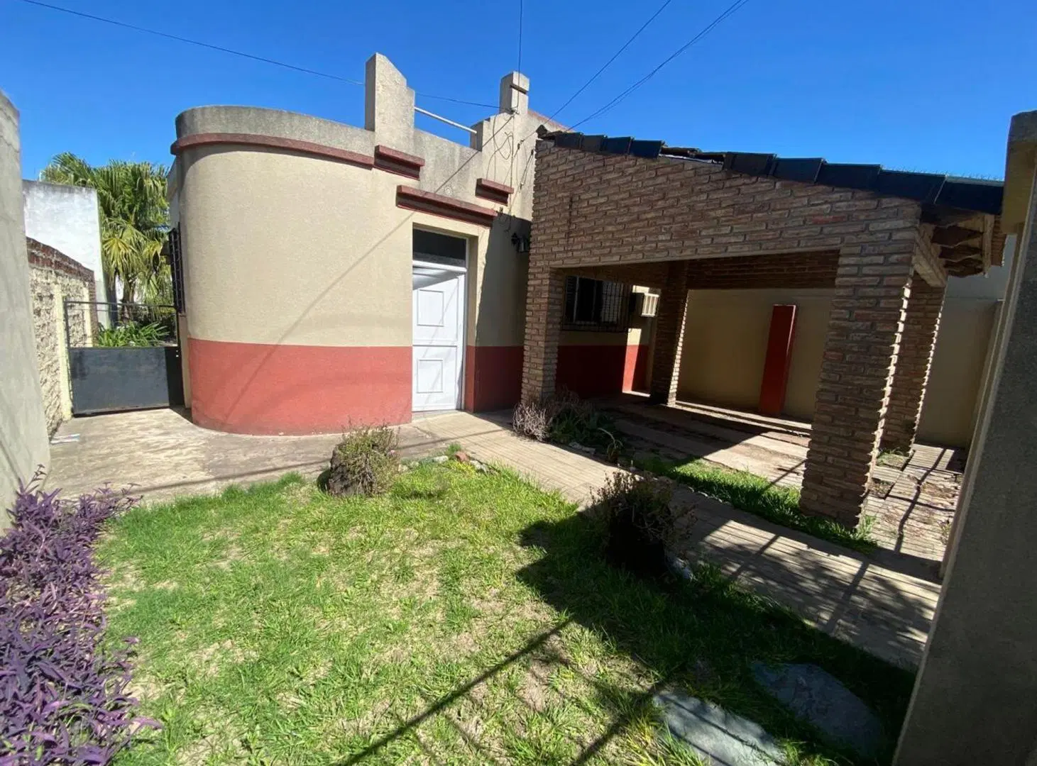 Casa 2 dormitorios con gran terreno. 3