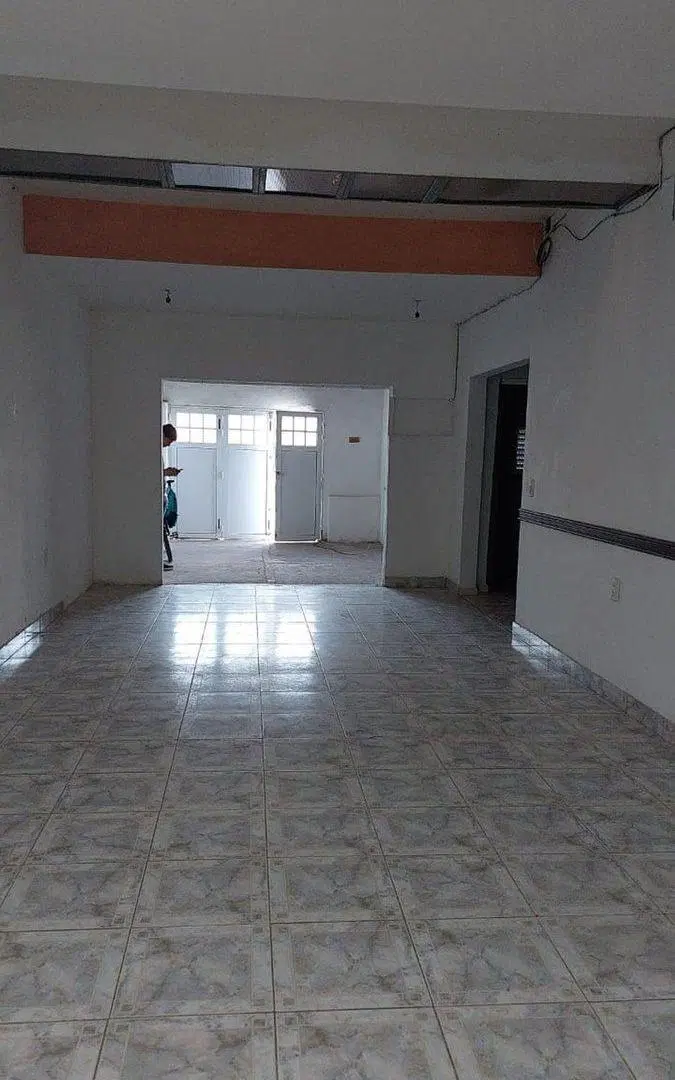 CASA AMPLIA EN BARRIO TRANQUILO-GRAN POTENCIAL 3