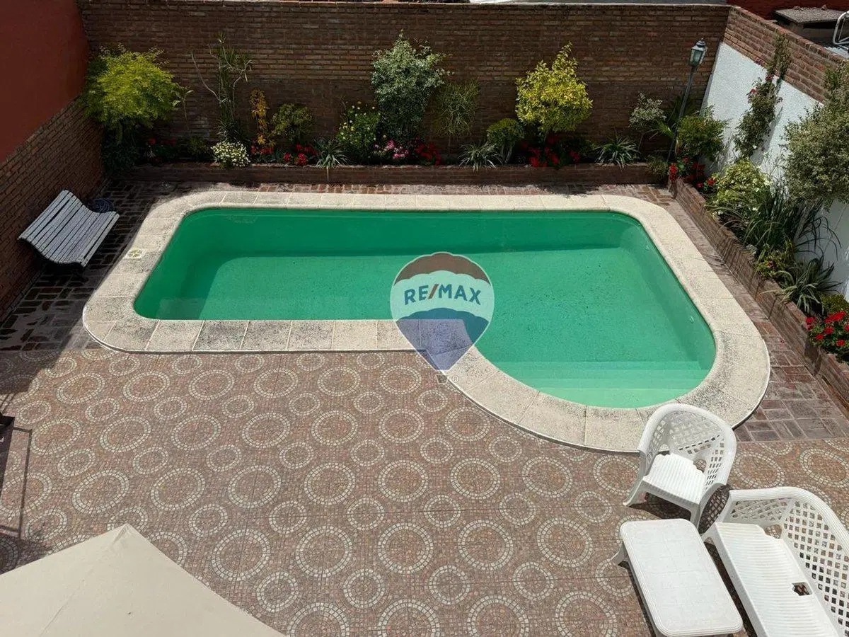 SE VENDE CASA EN SANTO TOMÉ CON PILETA 4