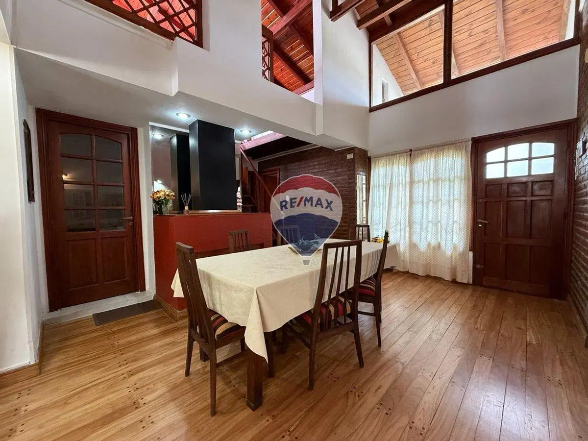 SE VENDE CASA EN SANTO TOMÉ CON PILETA 3