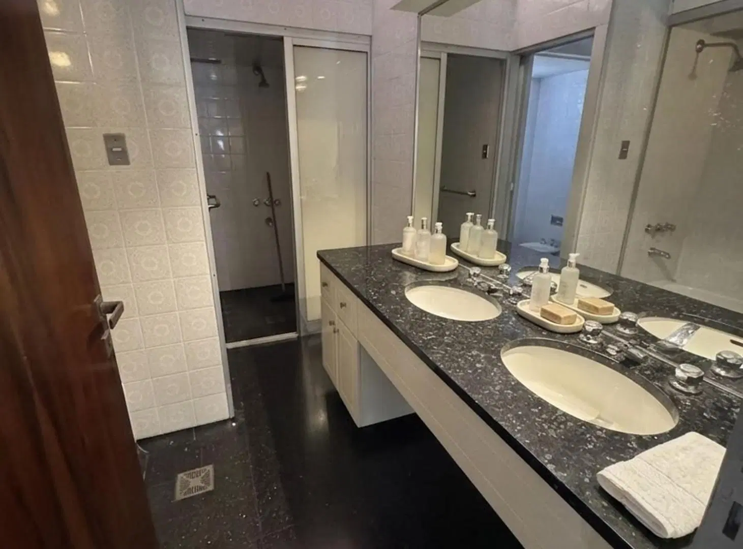 SE VENDE EXCELENTE PLANTA BAJA 3 DORMITORIOS 2