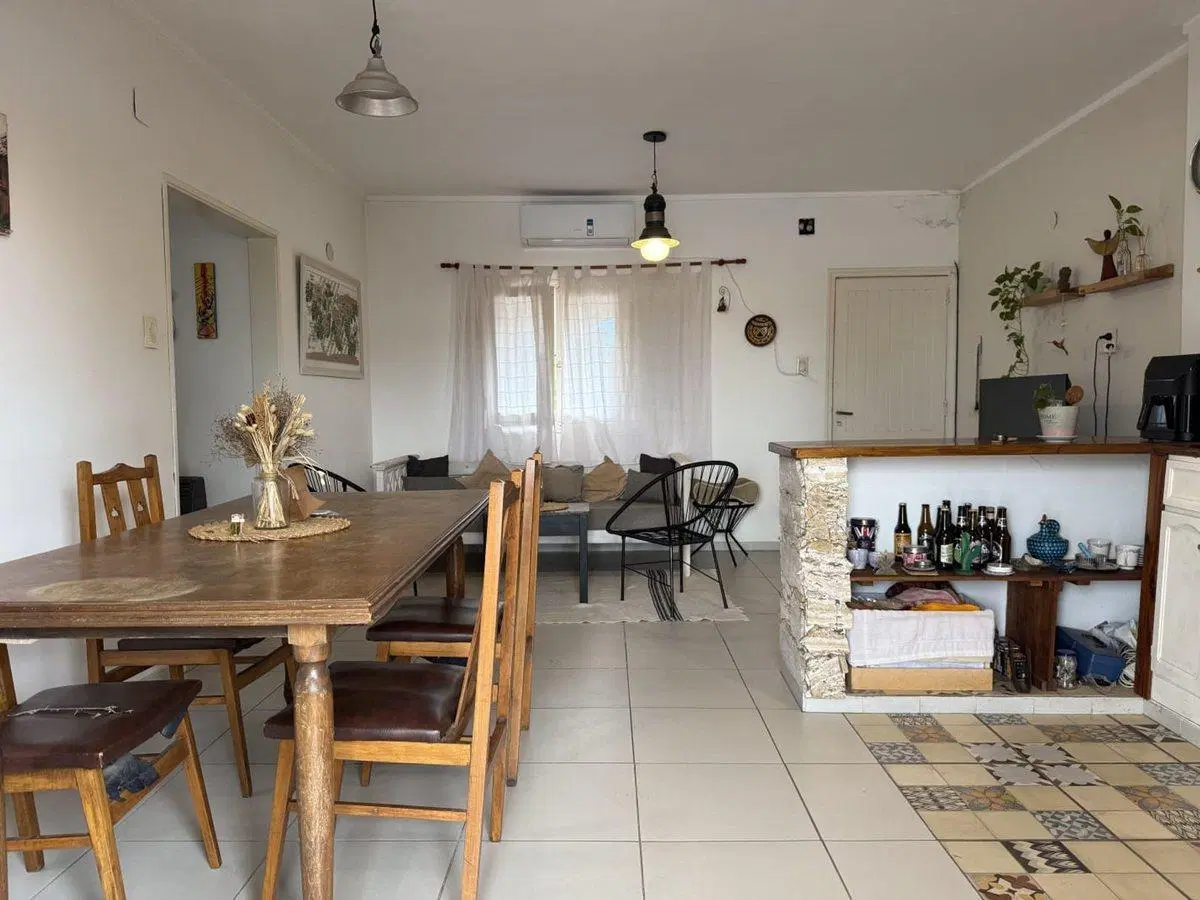 SE VENDE CASA DE 2 DORMITORIOS EN BARRIO ROMA 3