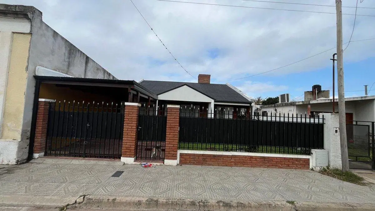 HERMOSA CASA EN VENTA A 1 CUADRA DE LA COSTA 1