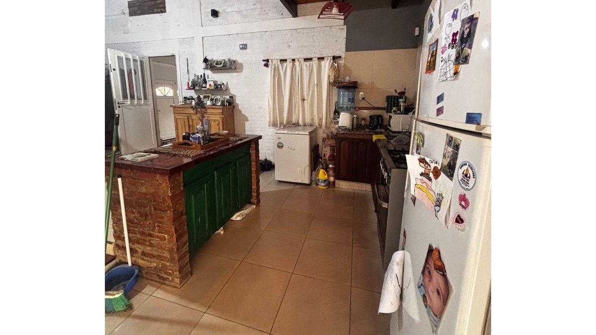 Foto de SE VENDE CASA DE 2 DORM, PATIO Y PILETA!, imagen 4
