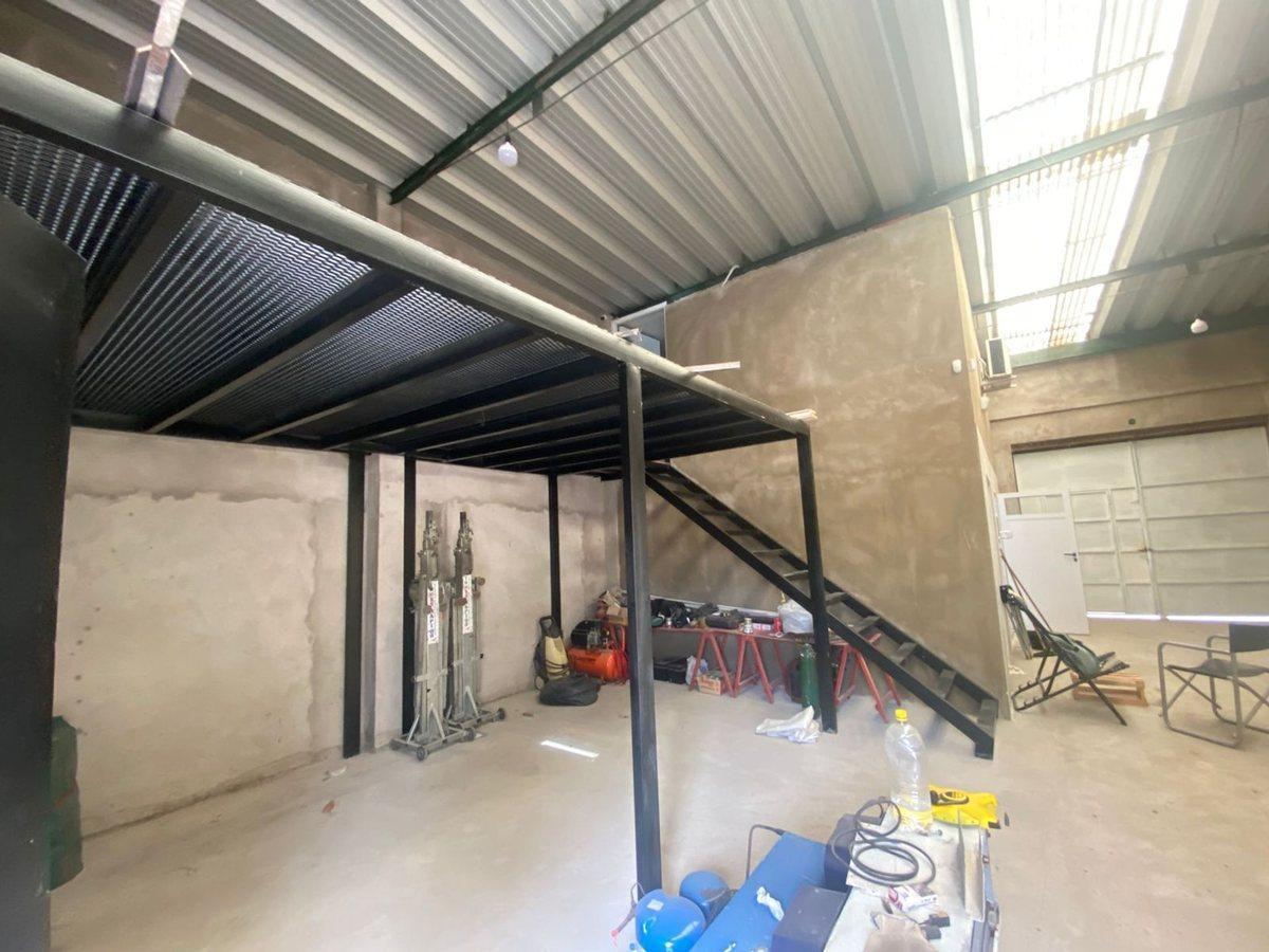 Foto de REMAX VENDE GALPON CON LOCAL COMERCIAL Y OFICINA., imagen 3