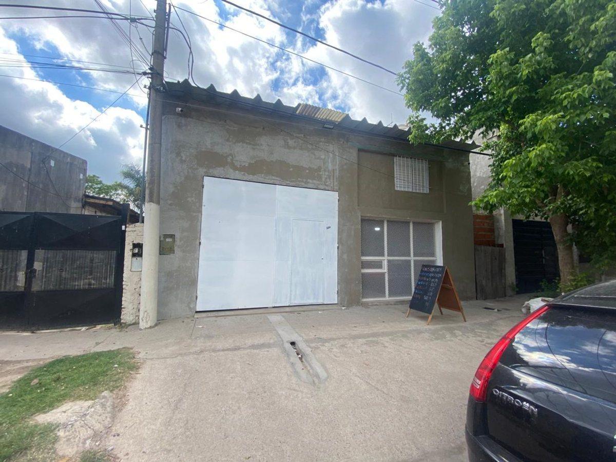 Foto de REMAX VENDE GALPON CON LOCAL COMERCIAL Y OFICINA., imagen 4