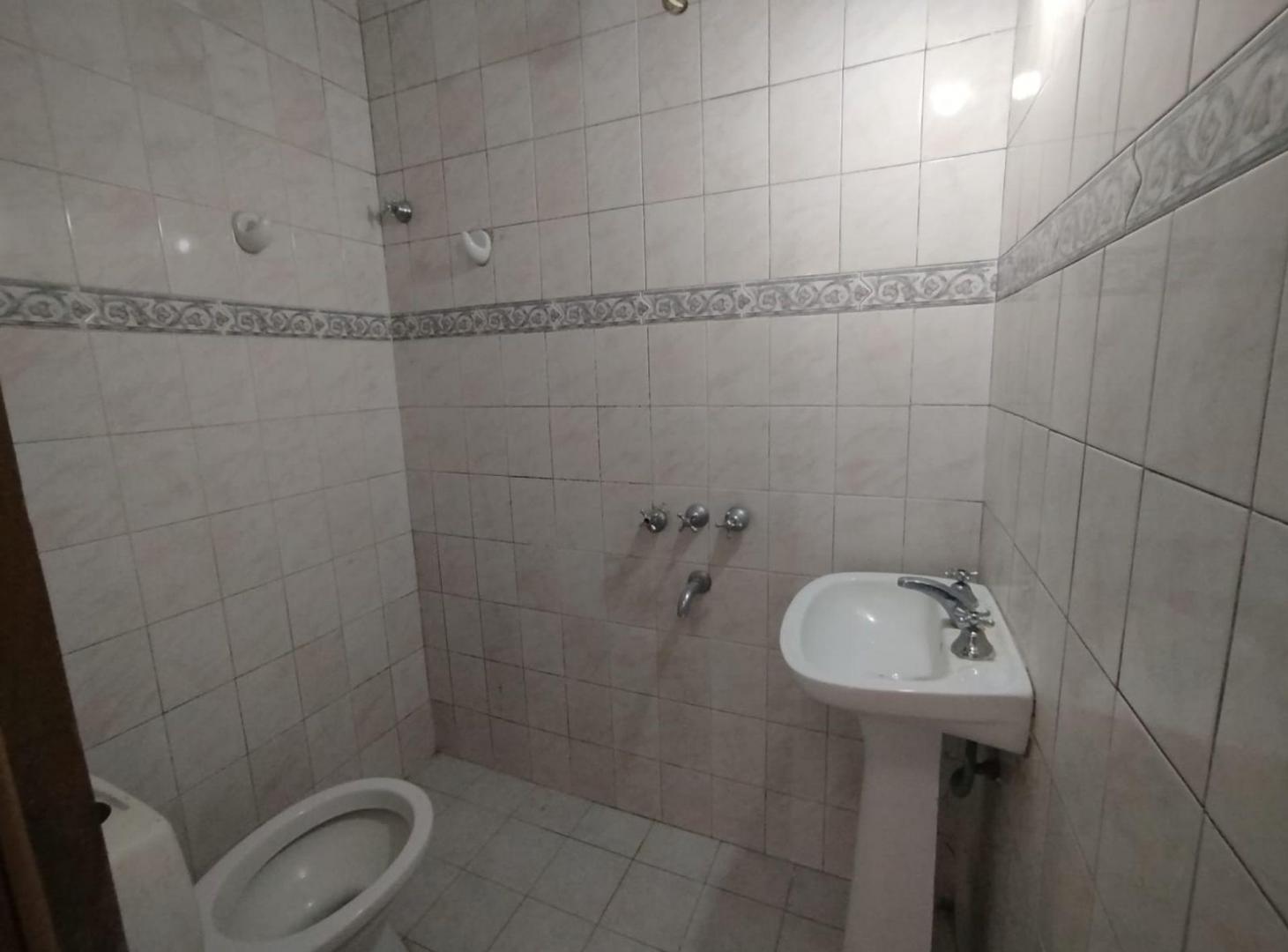 Foto de CASA DE 5 AMBIENTES SOBRE AZCUENAGA 4900, imagen 4