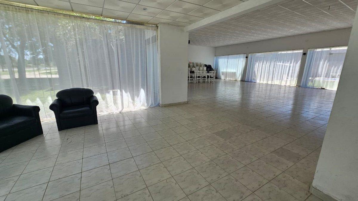 Foto de SE VENDE GRAN SALÓN COMERCIAL EN SAUCE VIEJO, imagen 3