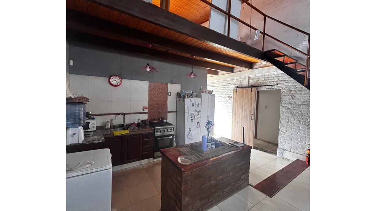 Foto de SE VENDE CASA DE 2 DORM, PATIO Y PILETA!, imagen 3
