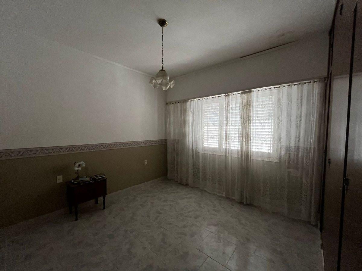 Foto de Casa de 8 Ambientes con Estudio, Terraza y Cochera, imagen 2