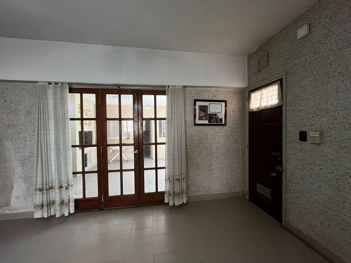 Foto de Casa de 8 Ambientes con Estudio, Terraza y Cochera, imagen 4